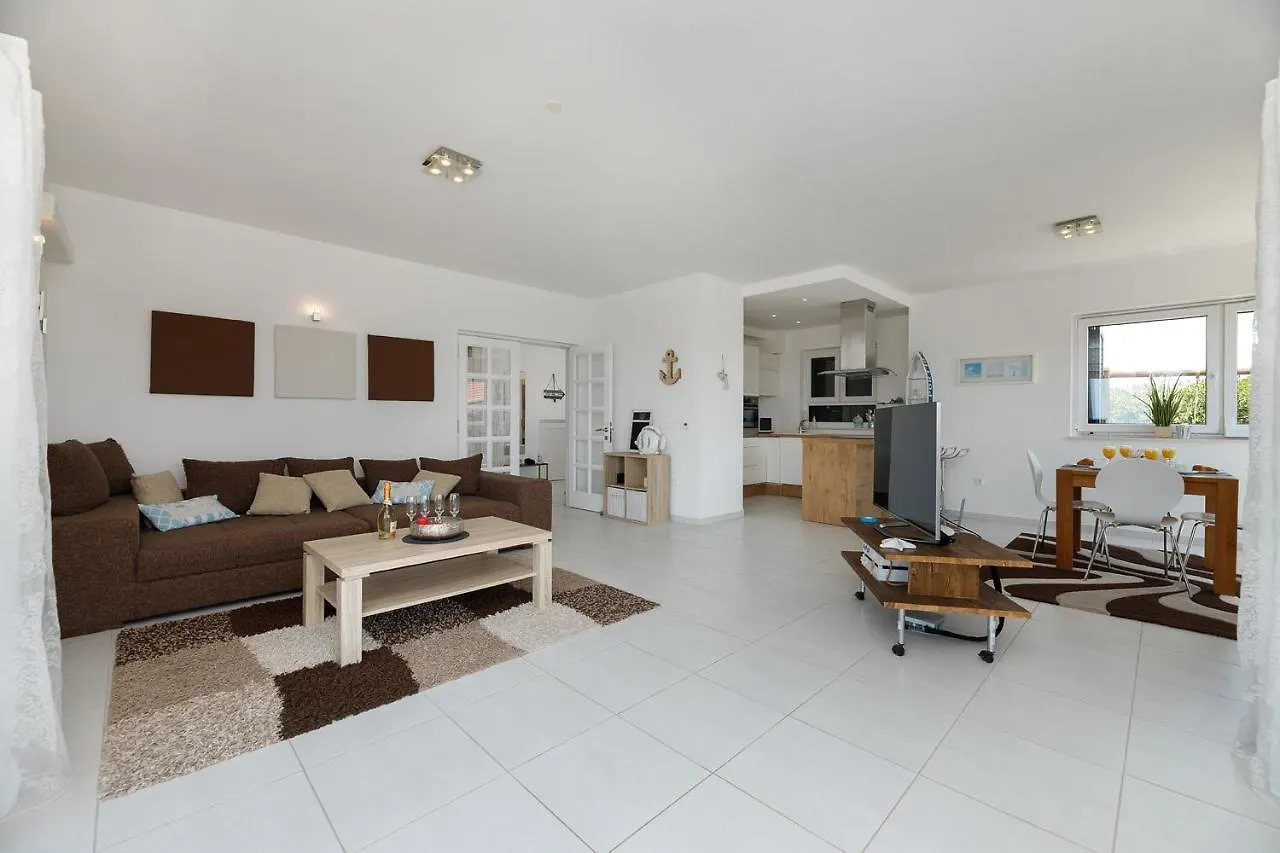 Malo Ferienvilla Privlaka, Pool, Boje, Wi-Fi, Wallbox Privlaka