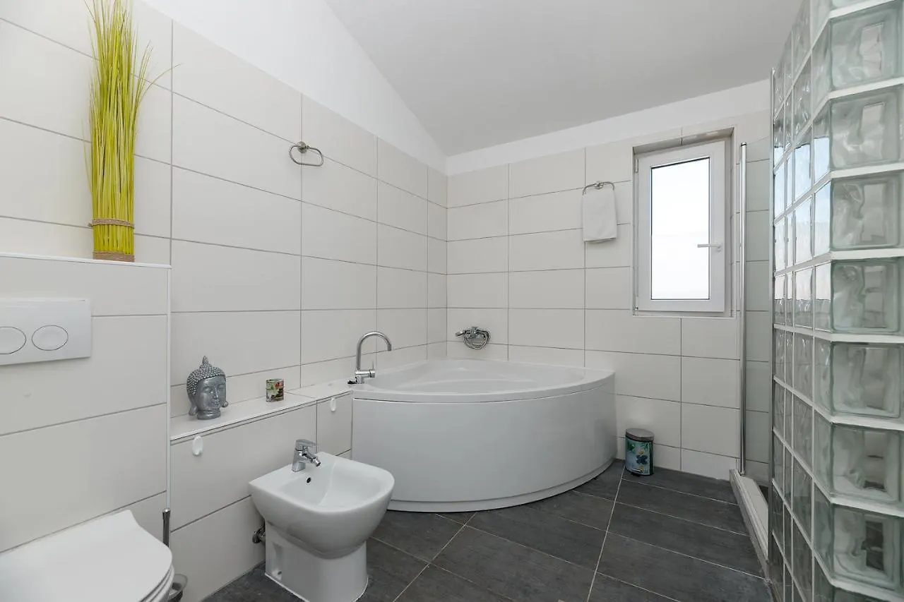 Malo Ferienvilla Privlaka, Pool, Boje, Wi-Fi, Wallbox Privlaka  Apartment